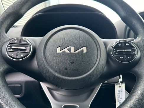 Used 2025 Kia Soul LX w/ LX Technology Package FWD image 23