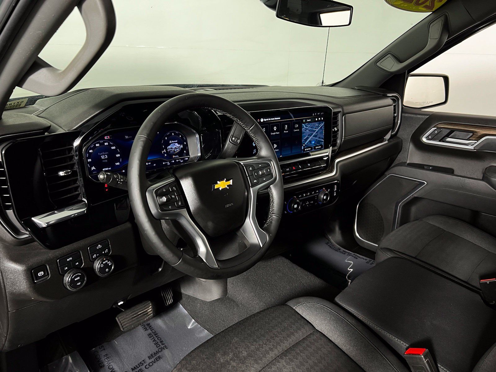 Used 2025 Chevrolet Silverado 1500 LT AWD/4WD image 12