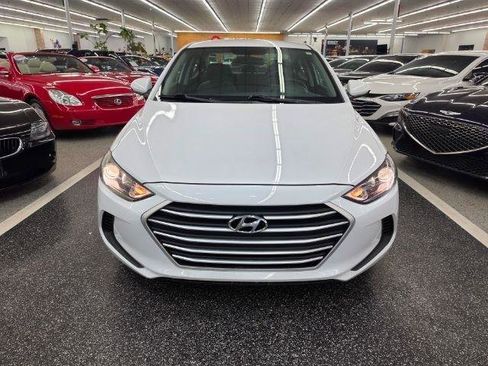 Used 2017 Hyundai Elantra SE FWD image 2