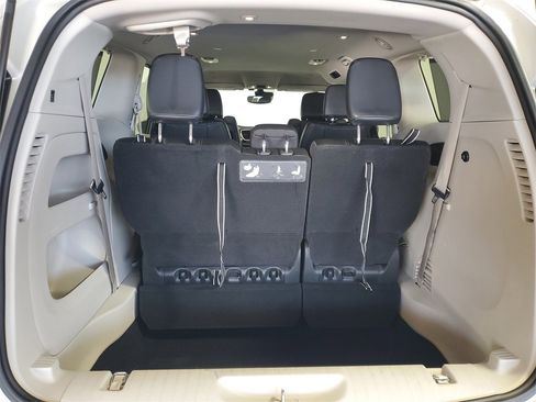 Used 2020 Chrysler Pacifica Touring-L Plus w/ Tire & Wheel Group image 23