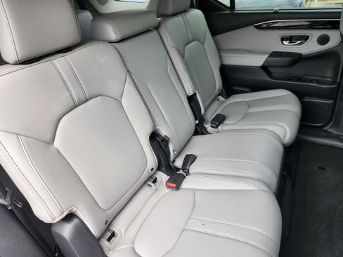Used 2025 Honda Pilot Touring image 18