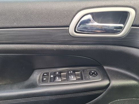 Used 2020 Jeep Grand Cherokee Altitude RWD image 17