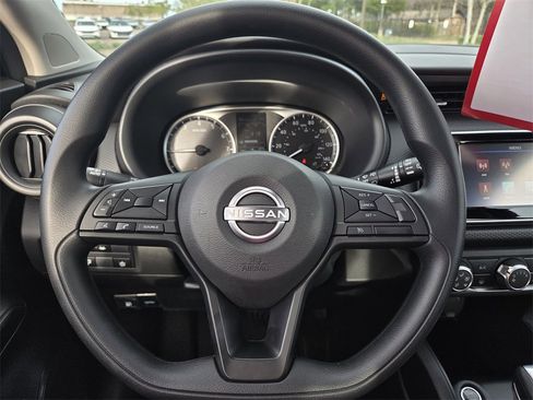 Certified 2025 Nissan Kicks Play S image 18