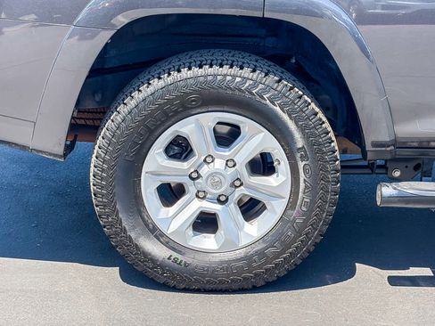 Used 2019 Toyota 4Runner TRD Off-Road Premium AWD/4WD image 10