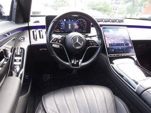 Used 2022 Mercedes-Benz S 500 4MATIC w/ AMG Line Package image 10