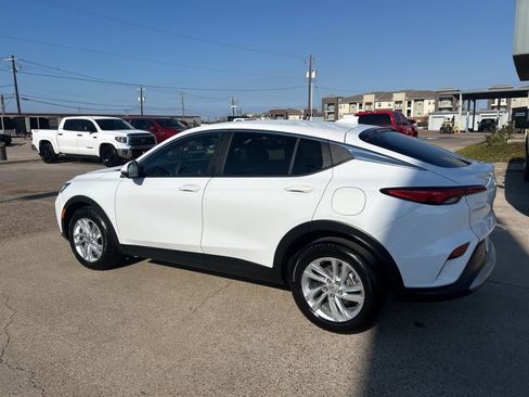 Used 2025 Buick Envista Preferred image 3