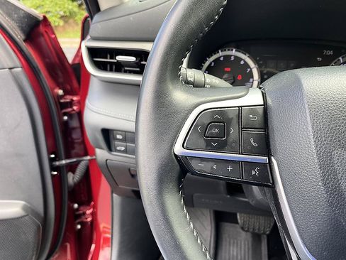 Used 2025 Toyota Highlander XLE FWD image 15