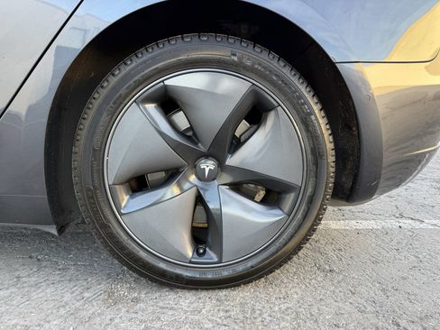 Used 2018 Tesla Model 3 Long Range image 17