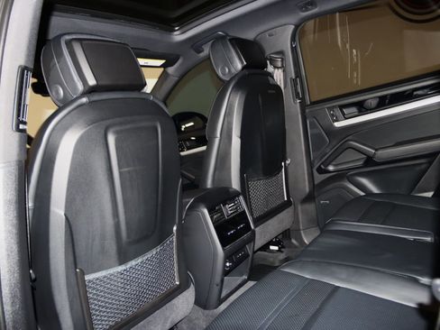Used 2024 Porsche Cayenne image 64