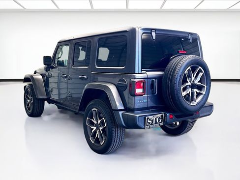 Used 2024 Jeep Wrangler Unlimited image 6