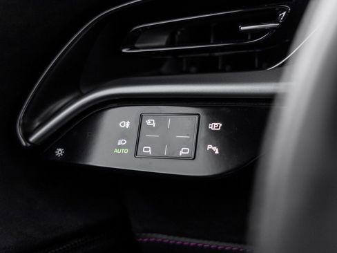 Used 2023 Ferrari SF90 Stradale Base image 40