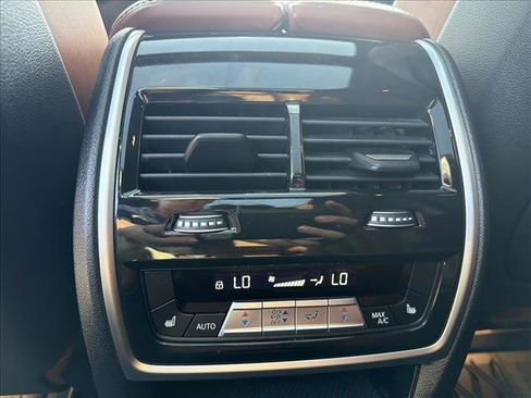 Used 2022 BMW X7 M50i AWD/4WD image 21