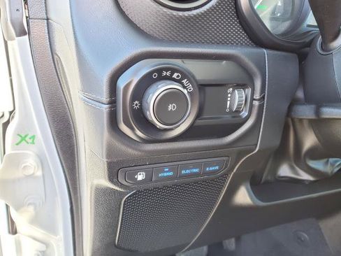 Used 2025 Jeep Wrangler Rubicon w/ Safety Group image 7