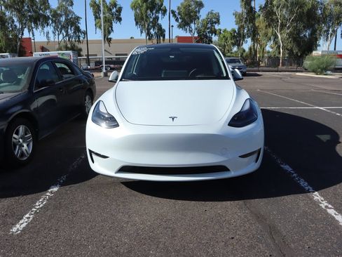 Used 2023 Tesla Model Y Long Range AWD/4WD image 2