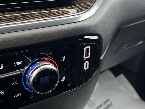 Used 2024 GMC Sierra 1500 Elevation image 31