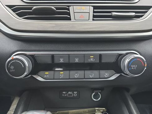 Used 2025 Nissan Altima 2.5 SV image 32