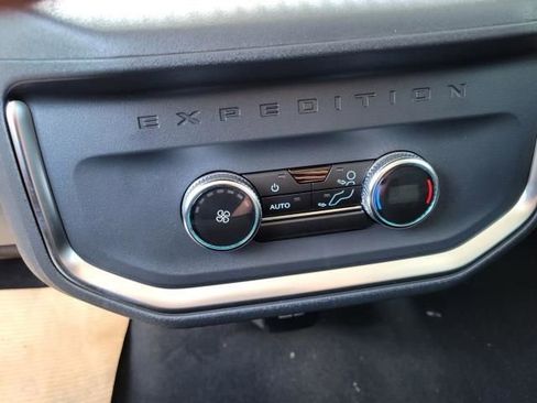 New 2025 Ford Expedition Active image 16