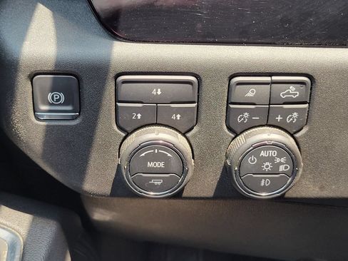 Used 2025 Chevrolet Silverado 2500 LT w/ Safety Package AWD/4WD image 28