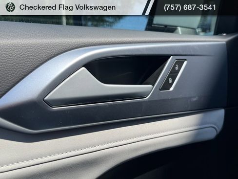 New 2025 Volkswagen Taos SE image 31