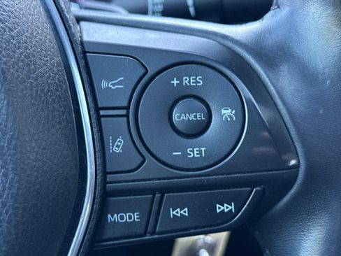 Used 2020 Toyota Camry SE w/ Blackout Package FWD image 34