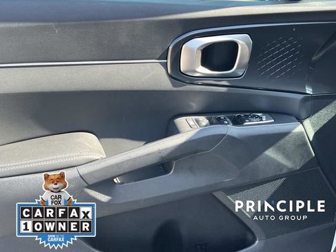 Used 2025 Kia Sorento S image 12