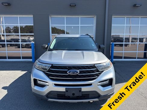 Used 2021 Ford Explorer XLT w/ Equipment Group 202A image 5