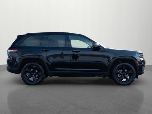 Used 2024 Jeep Grand Cherokee Limited w/ Black Appearance Package image 8