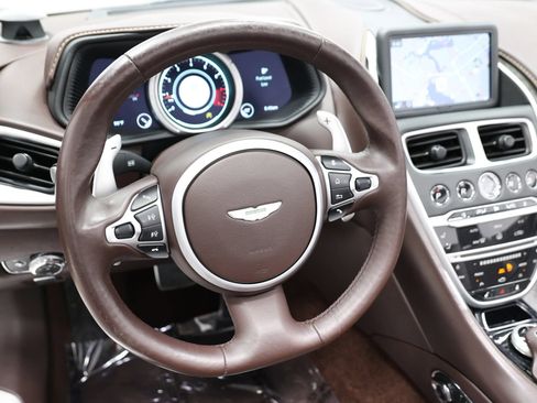 Used 2019 Aston Martin DB11 Volante RWD image 24
