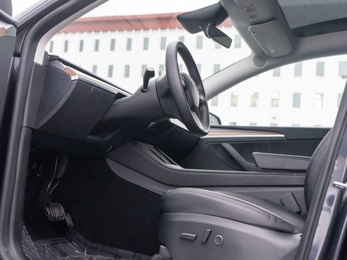 Used 2024 Tesla Model Y Long Range image 14