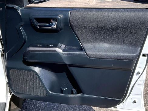 Used 2019 Toyota Tacoma TRD Off-Road image 22