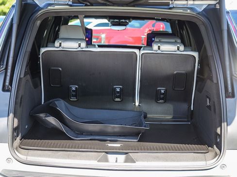 Used 2025 Cadillac Escalade ESV Sport Platinum w/ LPO, Floor Liner Package AWD/4WD image 24