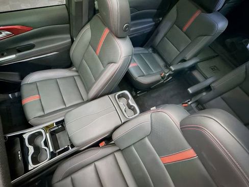 Used 2024 Chevrolet Traverse RS FWD image 25