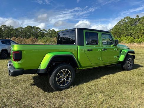 New 2026 Jeep Gladiator Sport AWD/4WD image 3
