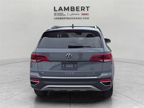 Used 2024 Volkswagen Taos SE w/ Panoramic Sunroof Package AWD/4WD image 4