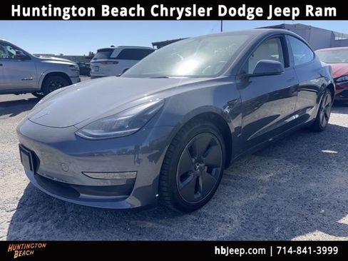 Used 2023 Tesla Model 3 Standard Range image 1