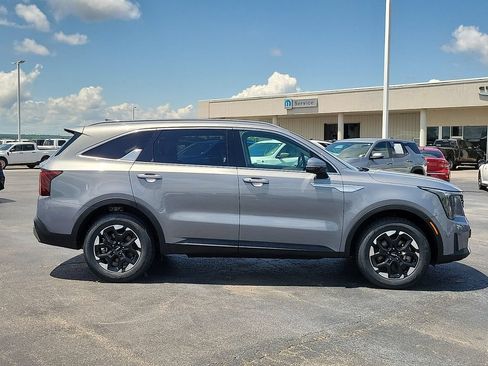 Used 2024 Kia Sorento S AWD/4WD image 6