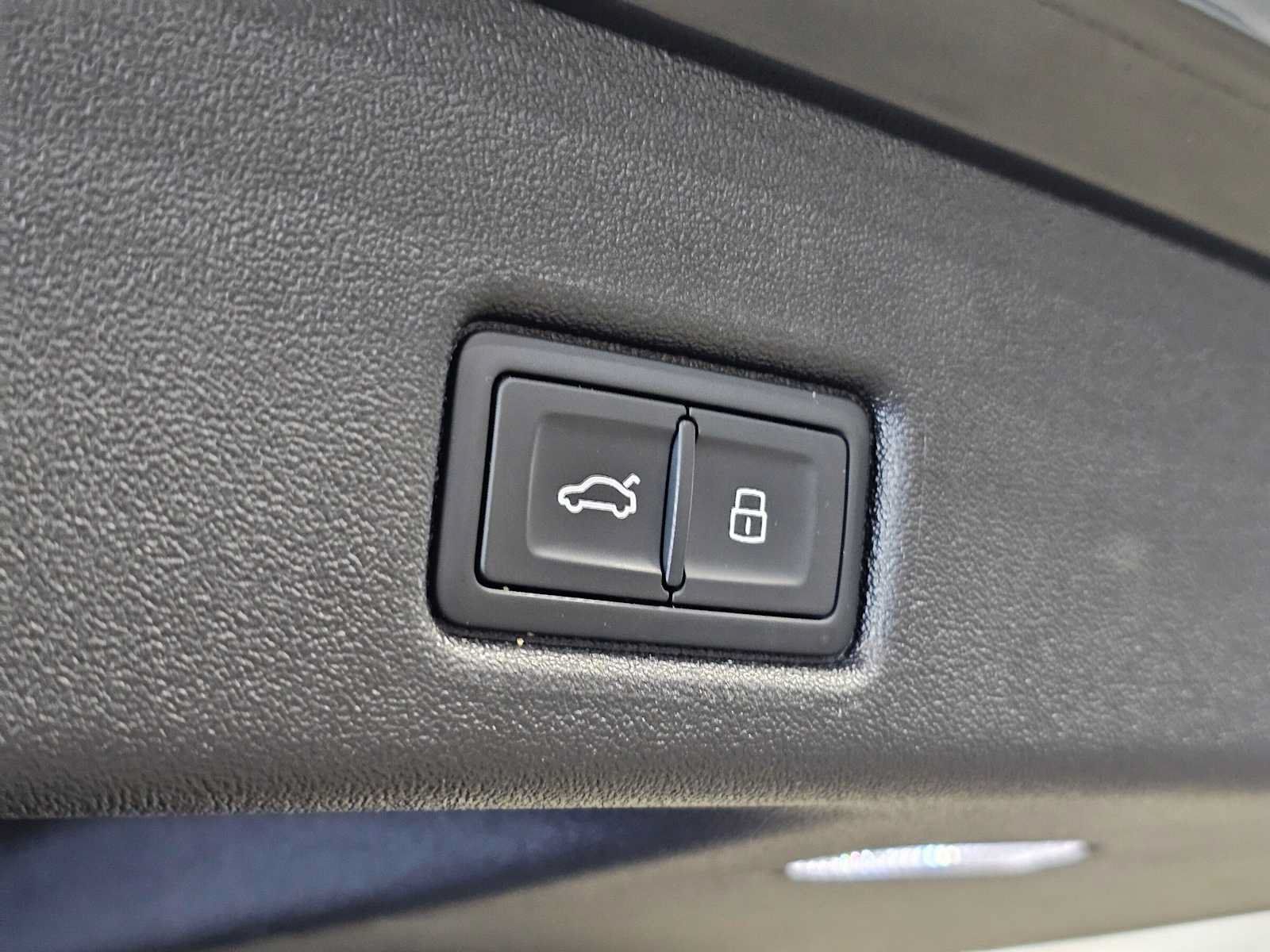 Used 2025 Audi Q5 Premium w/ Convenience Package AWD/4WD image 17