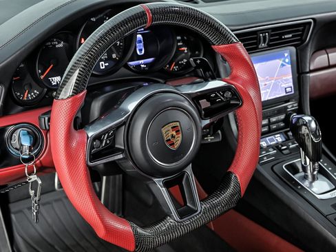 Used 2018 Porsche 911 Carrera image 14