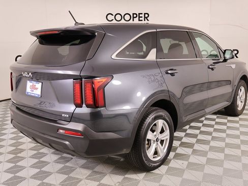Used 2023 Kia Sorento LX image 20