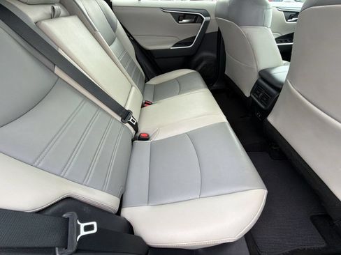 Used 2021 Toyota RAV4 XLE Premium FWD image 34