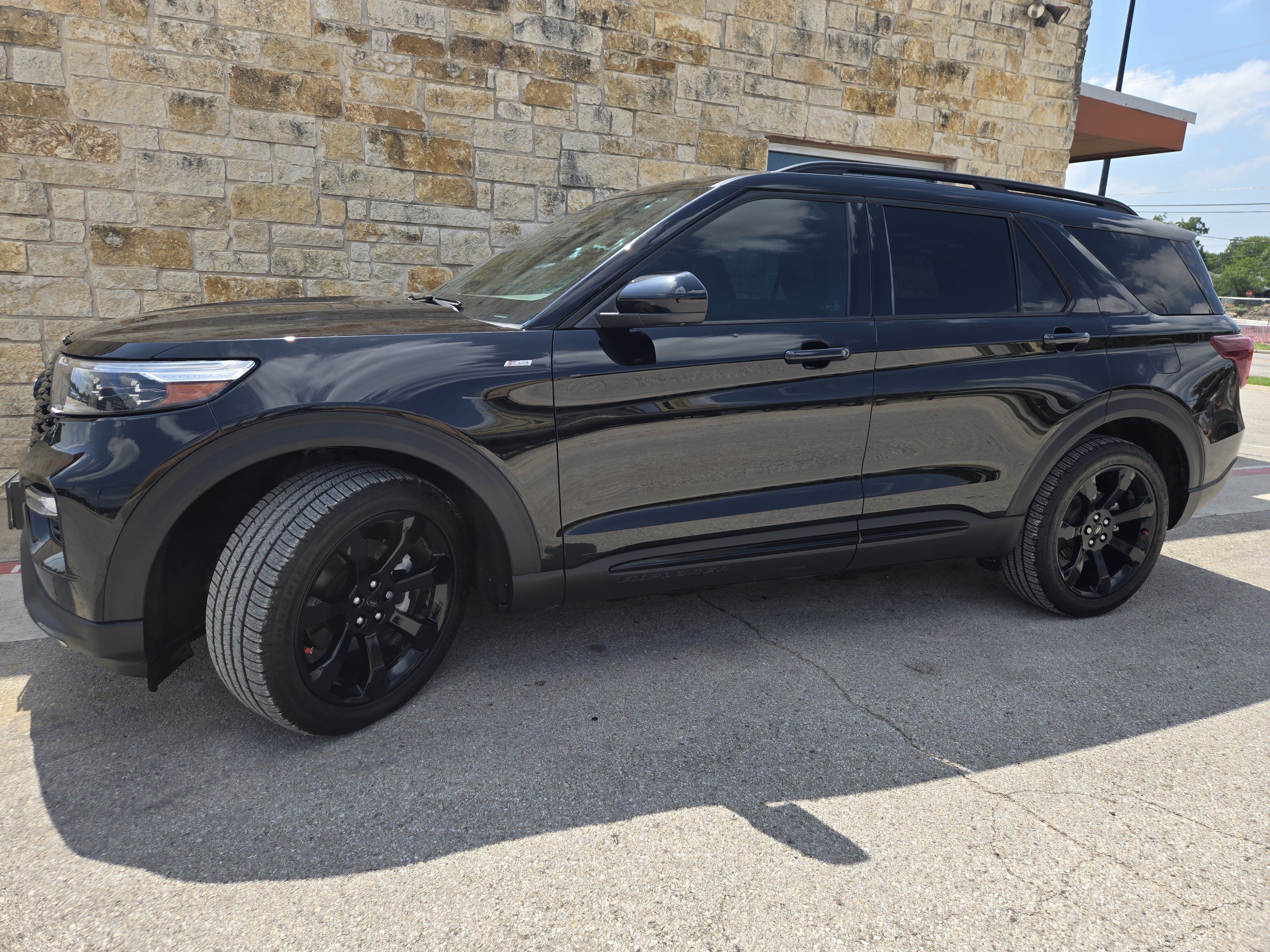 Used 2023 Ford Explorer ST-Line w/ Class IV Trailer Tow Package RWD image 2