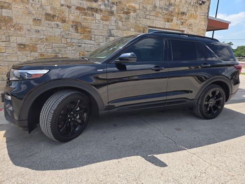 Used 2023 Ford Explorer ST-Line w/ Class IV Trailer Tow Package RWD image 2