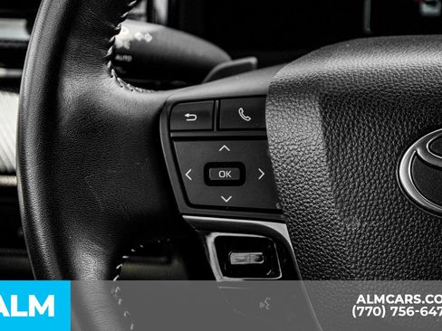 Used 2025 Toyota Camry SE image 30