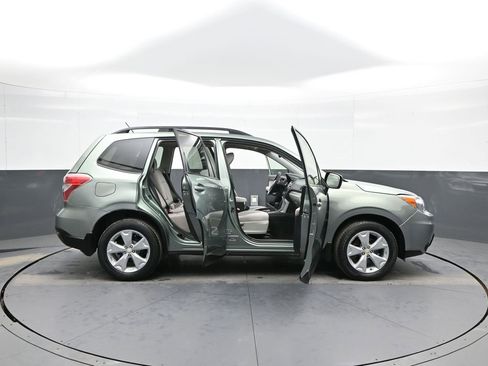 Used 2015 Subaru Forester 2.5i Premium w/ All-Weather Package image 41