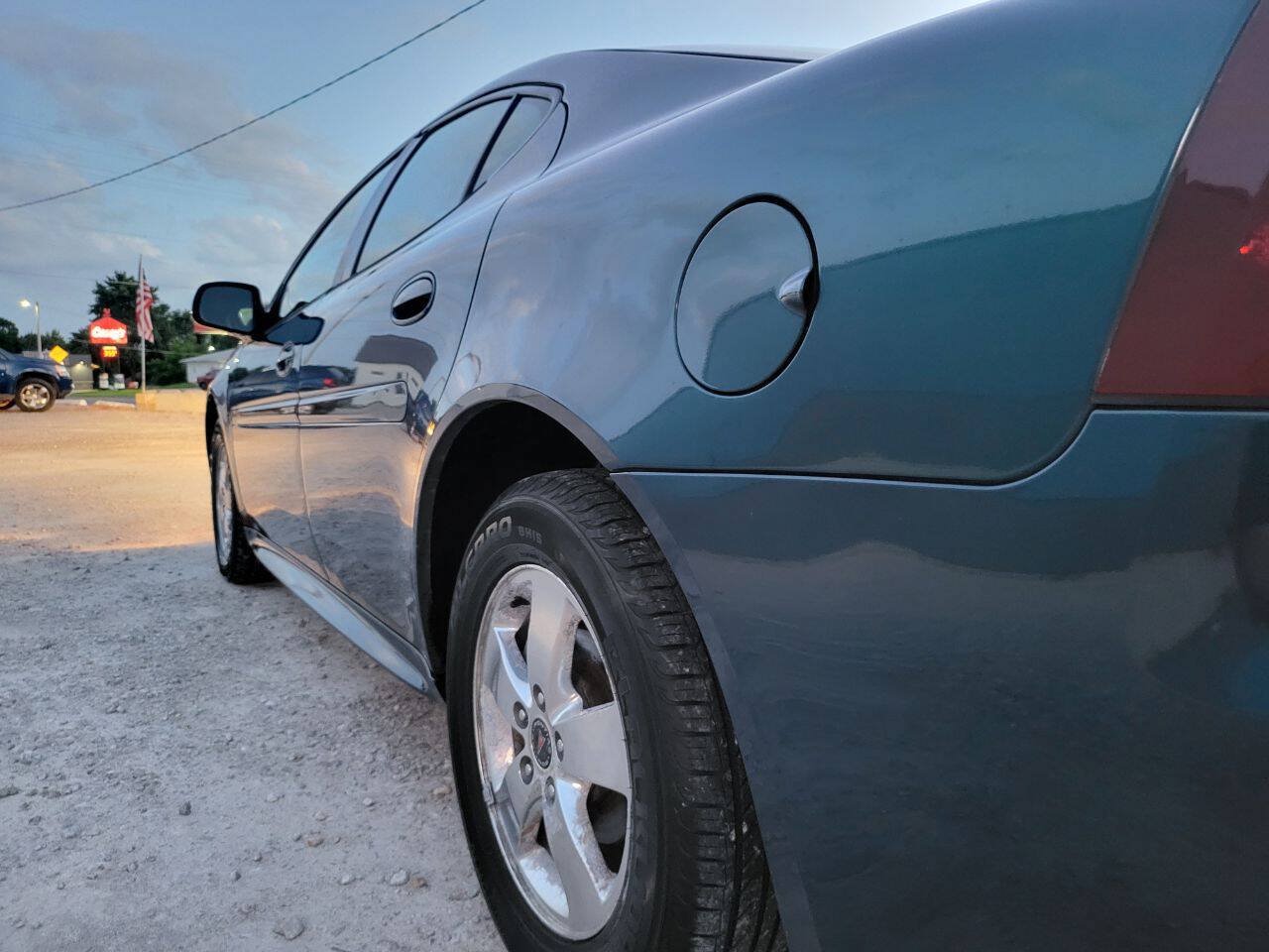 Used 2005 Pontiac Grand Prix w/ Drivers Plus Package FWD image 5