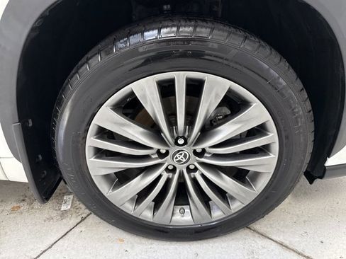 Used 2021 Toyota Highlander Platinum image 37