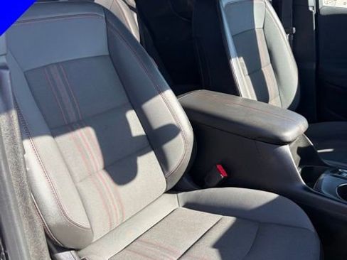 Used 2022 Chevrolet Equinox RS w/ Infotainment Package image 31