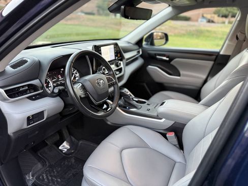 Used 2021 Toyota Highlander XLE FWD image 10
