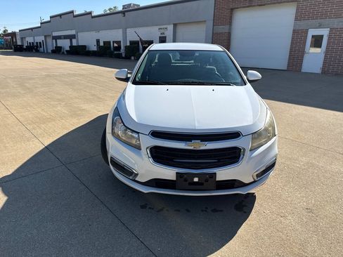 Used 2015 Chevrolet Cruze LT FWD image 2