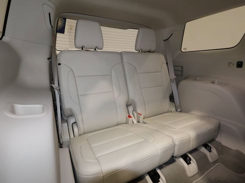 Certified 2022 GMC Acadia Denali w/ Denali Ultimate Package image 29